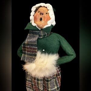 EUC Vintage BYERS’ CHOICE Signed The Carolers 1989 Woman Singing Green Dress/Fur